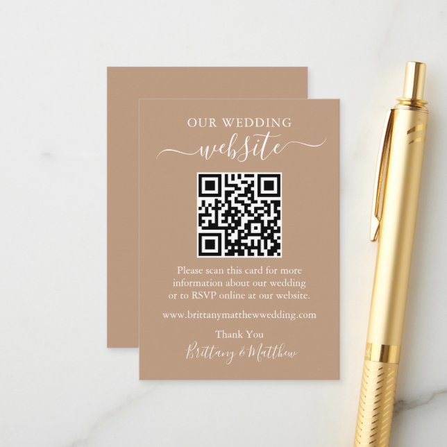 Minimalistische Einfache Hochzeit Website QR Taupe Begleitkarte (Vorderseite/Rückseite Beispiel)
