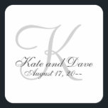 Minimalistische Elegante Monogram Einfache Gastges Quadratischer Aufkleber<br><div class="desc">Holen Sie sich Risse auf diese Hochzeitspläne früh dieses Mal. Old Uncle Sarah wird sich über nichts beschweren, wenn er nicht einen dieser klassischen Aufkleber bekommt. Einfachheit im besten Sinne. Elegantes und raffiniertes Design. 3D Monogramm Text für Ihren Abschluss, Jubiläum oder Hochzeitsfeier. Monogramme, Texte, Termine und Paare sind leicht zu...</div>