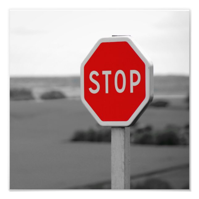 Minimalistische Fotografie auf der roten Stopp Roa (Vorne)