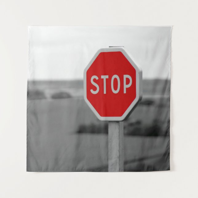 Minimalistische Fotografie auf der roten Stopp Roa Wandteppich (Vorderseite)