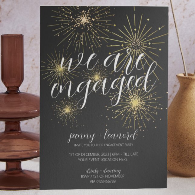 Minimalistische Gold-Fireworks-Vertragspartei Einladung (black and gold theme engagement party invite zazzle)
