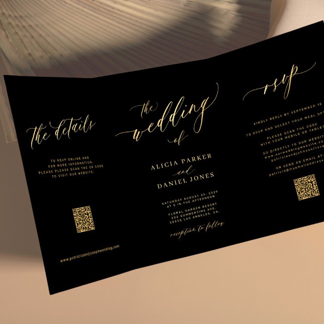 Minimalistische Goldschrift in einer Schwarzen Hoc Dreifach Gefaltete Einladung (Von Creator hochgeladen)