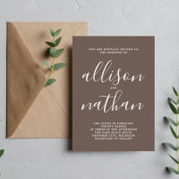 Minimalistische Hochzeit in einem schlichten Raum