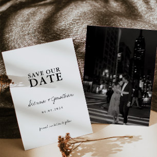 Minimalistische Hochzeit in Schwarz und Weiß Save The Date