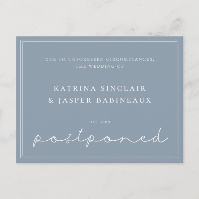 Minimalistische Hochzeit von Dusty Blue Ankündigungspostkarte (Vorderseite)