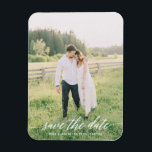 Minimalistische Hochzeitskarte Foto Save the Date Magnet<br><div class="desc">Save the Date bietet das Foto des Ehepaares,  um Freunde und Familie kennen Ihr Hochzeitsdatum lassen!</div>