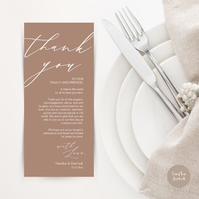 Minimalistische Hochzeitsplatteinstellung Dankesch Programm (Wedding Place Setting Dinner Thank You Card, Modern Romantic Script, in Taupe Brown Earthy)