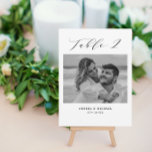 Minimalistische Hochzeitstabelle 2 Nummer und Bild Ankündigung<br><div class="desc">Eine andere Art,  Ihre Hochzeitsfeiern Tischnummern zu zeigen. Entworfen,  um die Kollektion "Wedding Essentials - Classic" zu ergänzen. Dieses Template enthält 1 Bild,  das als Kind oder als Paar sein könnte,  Tabelle 2 in. Klassische elegante Schrift Typografie,  Pärchennamen und Hochzeitstag. Tabellen 1 bis 15 in der Auflistung abrufen</div>