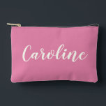 Minimalistische Kalligrafie Hot Pink Personalisier Zubehörtasche<br><div class="desc">Dieses stilvolle Accessoire besticht durch ein minimalistisches Kalligraphiedesign mit einem kühnen, heißen rosa Namen, das Einfachheit und lebendige Farbe kombiniert. Ideal für die Organisation von Make-up, Reise-Essentials oder das Hinzufügen einer schicken Touch zu Ihrem Alltag. Dieses einzigartige Design macht es zu einem nachdenklichen Geschenk für alle, die Lieben schlank, moderne...</div>