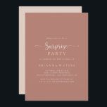 Minimalistische Kalligraphie Party Einladung<br><div class="desc">Diese minimalistische kalligraphische Terrakotta Überraschung Party Einladung ist perfekt für einen rustikalen Geburtstag,  Ruhestand oder jede Überraschung Party. Das einfache und elegante Design zeichnet sich durch klassische und extravagante Schriftzeichen aus.</div>