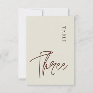 Minimalistische Kalligraphie Tabelle drei Tischnum Einladung