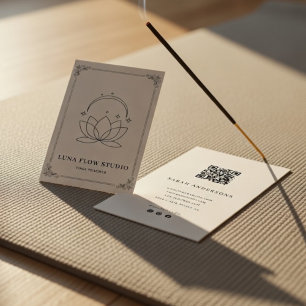 Minimalistische Lotus-Mond-Yoga-Lehrerin Visitenkarte