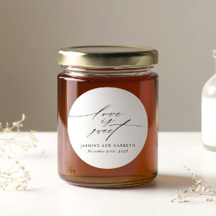 Minimalistische Love is Sweet Hochzeitsaufkleber u Runder Aufkleber