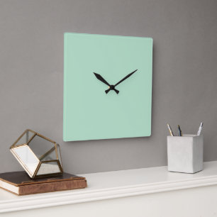 Minimalistische Minze, grüne Wand Quadratische Wanduhr