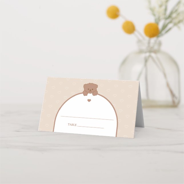 Minimalistische moderne Bear Baby Dusche Platzkarte (Vorderseite)