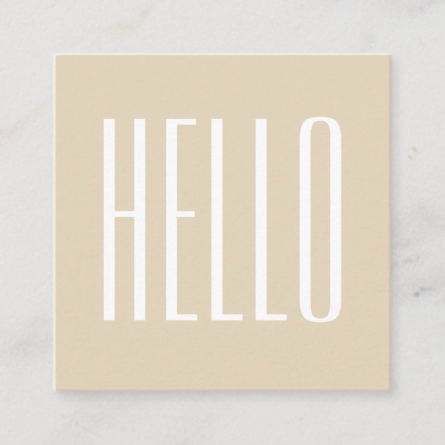Minimalistische, moderne hellbeige Visitenkarte (Vorderseite)