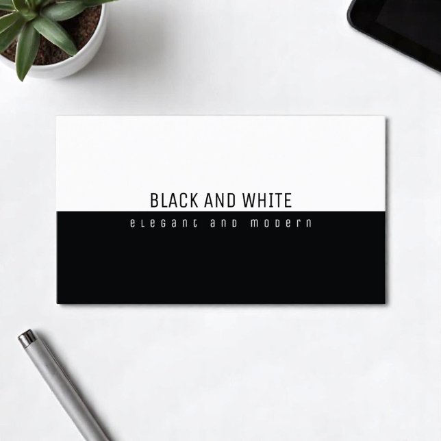 Minimalistische, moderne Schwarzweiß-Schrift Visitenkarte (Von Creator hochgeladen)