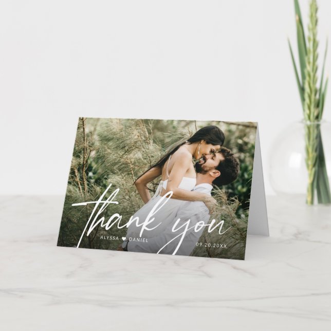 Minimalistische moderne Typografie 2 Foto Hochzeit Dankeskarte (Vorderseite)