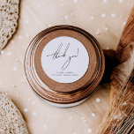 Minimalistische moderne und whimsistische Schrift Runder Aufkleber<br><div class="desc">Die moderne Minimalistisch & Whimsical Script-Kollektion verbindet mühelos Eleganz mit zeitgenössischem Design. Diese raffinierte Suite verfügt über klare Linien, luftige Abstände und ein romantisches handgeschriebenes Skript, das zeitlos und frisch wirkt. Diese Kollektion ist perfekt für die Paare, die moderne Einfachheit mit einer Touch verspielten Charmes Liebe. Sie vereint Eleganz in...</div>