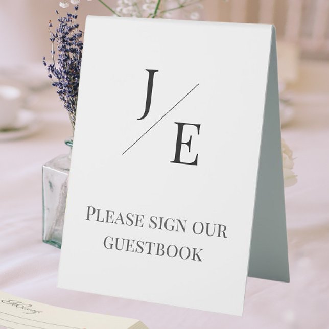 Minimalistische Monogramm-Hochzeit | Weiß Tischaufsteller (Minimalist Monogram Wedding Table Tent Sign)
