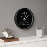 Minimalistische Monogramm oder Hinzufügen von Logo Uhr<br><div class="desc">Moderne Minimalistische Wall Clock. Schwarz & Weiß oder wählen Sie Ihre eigenen Farben. Ideal für kleine Unternehmen,  Firmenmarken,  selbstständige Zuhause-Büros,  Corporate Dekor und vieles mehr. Einfach mit Ihren Monogramm-Initialen,  Firmennamen und Informationen,  Jobtitel,  Slogan oder sogar mit Ihrem Logo oder persönlichem Markendesign personalisieren.</div>