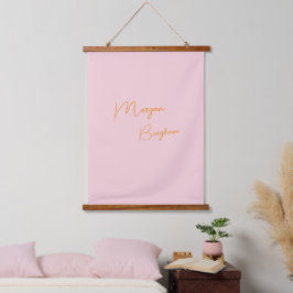 Minimalistische Monogramm-Schrift rosa Wandteppich Mit Holzrahmen