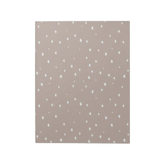 Minimalistische Polka-Dotdesign in geschmeidigten Notizblock
