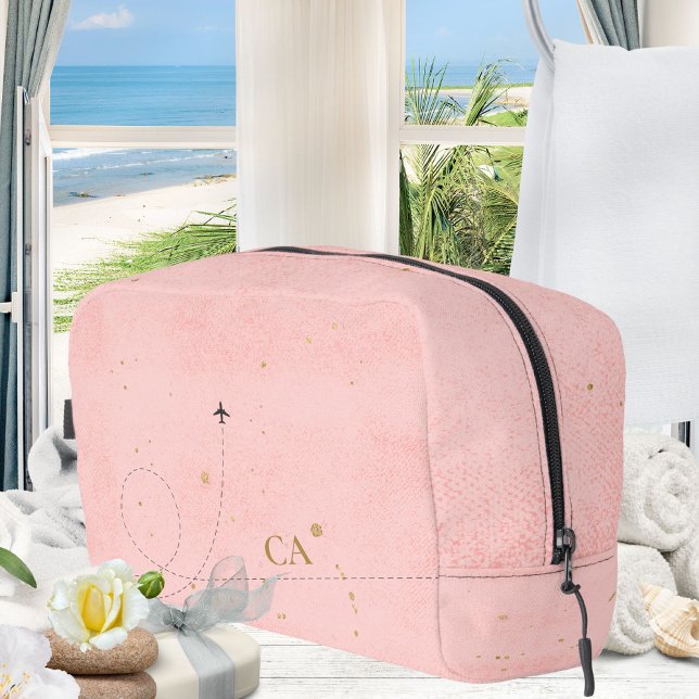 Minimalistische, rosa, goldfarbene Monogramm-Masch Waschbeutel (Pale Pink Minimalist Golden Monogram Airplane Dopp Kit ©Susanne Sachers - Sunny Wanderlust 🌞✈️)