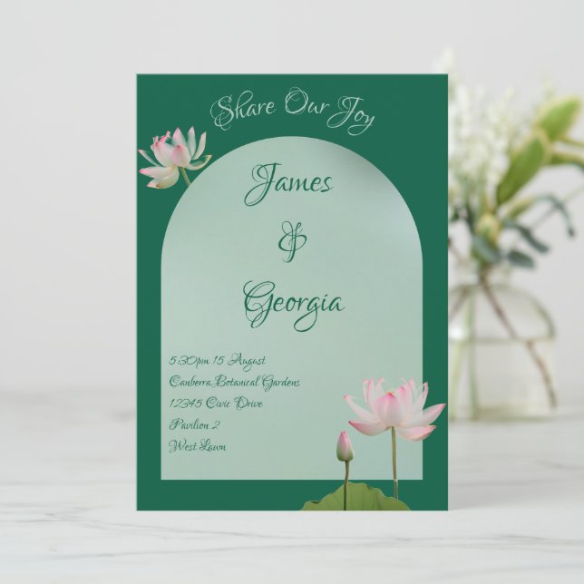 Minimalistische Rosa- und Grünlotus-Hochzeit Einladung (Stehend Vorderseite)