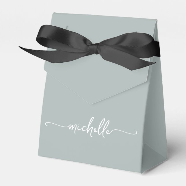 Minimalistische Sage Green Monogram Name Script Geschenkschachtel (Vorderseite)