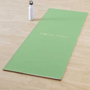 Minimalistische Salbei-individuelle Name-Monogramm Yogamatte