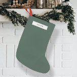 Minimalistische Schlichte, saubere, einfache Waldf Kleiner Weihnachtsstrumpf<br><div class="desc">Ein minimalistisches Strumpf-Design mit einem Retro-Vintagen Schreibmaschinenstil Typografie-Schriftart mit Ihrem individuelle Name auf einem schlichten Hintergrund in einer Reihe von Farben. Das perfekte festliche Geschenk oder Zuhause-Accessoire für die Urlaubssaison!</div>