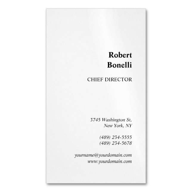 Minimalistische Schlichte Weiß-Moderne Magnetische Visitenkarte (Vorderseite Vertikal)