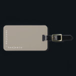 Minimalistische Schreibmaschinenschrift Typografy  Gepäckanhänger<br><div class="desc">Personalisierter Gepäckanhänger mit Ihren Namen in einem minimalistischen Retro-Schriftart Schreibmaschine in Weiß in der Ecke auf einem taupe braunen Hintergrund.</div>