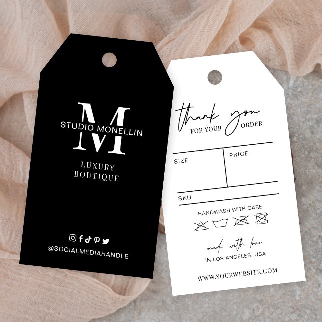 Minimalistische Schwarz-Weiß-Preis-Kleidungsmarken Geschenkanhänger (Minimalist black & white boutique hang tags with monogram, sizing chart and a thank you note)
