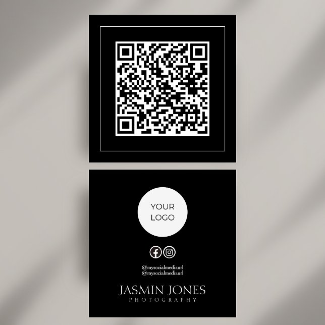 Minimalistische Schwarz-Weiß-QR-Code Soziale Medie Quadratische Visitenkarte (Minimalist Black and White QR Code Social Media Square Business Card)