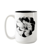 Minimalistische Schwarz-Weiß-Tasse