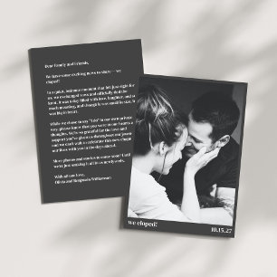 Minimalistische schwarze Foto-Hochzeitsanzeige mit Ankündigung