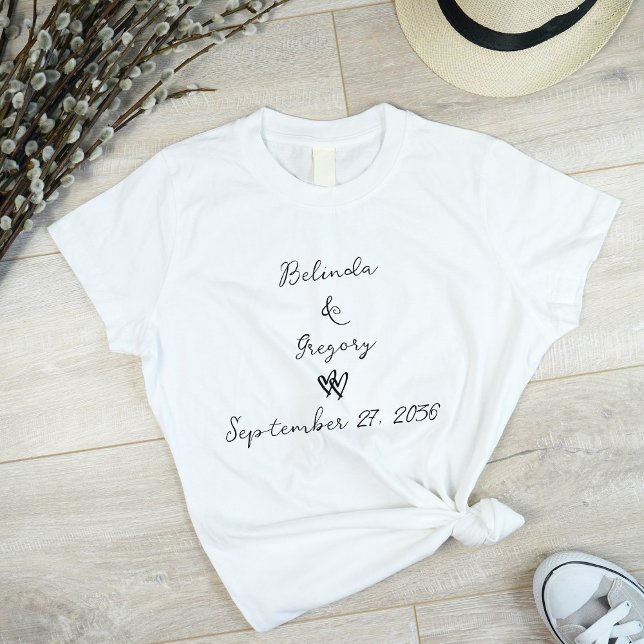 Minimalistische Skripthandschrift Schriftliche Typ T-Shirt (Minimalist Script Hand Written Typography Wedding T-Shirt)