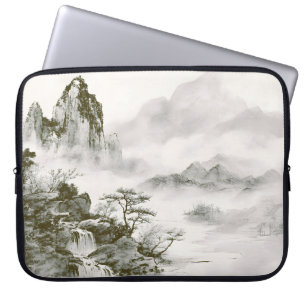 Minimalistische Tinten-Nebel-Zen-Berglandschaft Laptopschutzhülle