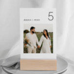 Minimalistische Tischnummer des Hochzeitsstils Fot<br><div class="desc">Schwarz-Weiß-Tischnummern zum Minimalistischen Hochzeitsstich Foto</div>