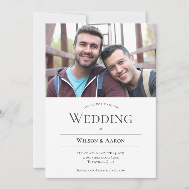 Minimalistische Typografie LGBT Foto Hochzeit Einladung (Vorderseite)