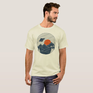Minimalistische UFO-Landschaft - Sonnenuntergangsb T-Shirt