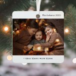 Minimalistische Weihnachten Dann gab es drei Famil Ornament Aus Metall<br><div class="desc">Feiern Sie Ihre erste Urlaubssaison als Dreifamilienfamilie mit der Minimalistischen Weihnachtszeit Dann gab es drei Familienmetalschmuck. Dieses wunderschön gestaltete Ornament ist so konzipiert, dass Sie den besonderen Augenblick Ihrer Familie in Erinnerung rufen können. Es bietet Platz für zwei hochgeschätzte Fotos, die die Freude Ihrer wachsenden Familie unterstreichen. Ob es das...</div>