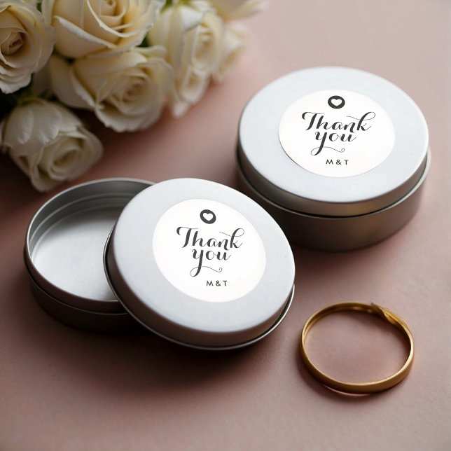 Minimalistische White Wedding Script Danke Monogra Runder Aufkleber (Stickers on Favor Box Tins)