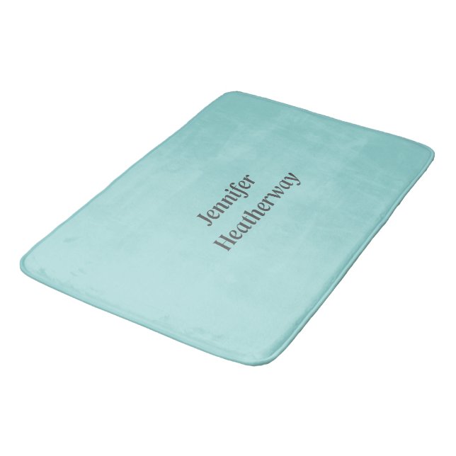 Minimalistischer Aqua-Blau-individuelle Name Badematte (Schrägansicht)