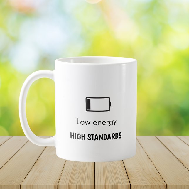 Minimalistischer Aufkleber mit niedriger Energie u Kaffeetasse (Von Creator hochgeladen)