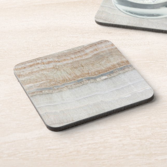 Minimalistischer, beige-weißer Marmor mit modernem Getränkeuntersetzer (Linke Seite)