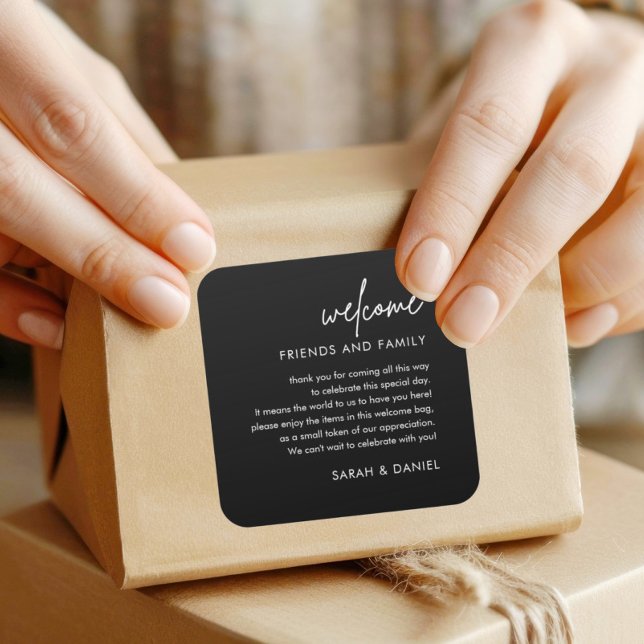 Minimalistischer Black Wedding Begrüßungskorb Quadratischer Aufkleber (Von Creator hochgeladen)