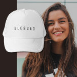 Minimalistischer BLESSEE-Text weiß Truckerkappe<br><div class="desc">Einfach MINIMALISTISCH gesegneter Text. Trage deine Christliche Glaubensbotschaft! Passen Sie es mit der Farbe/dem Schriftart Ihrer Wahl an. Moderne schwarze Schrift in allen Kaps.</div>